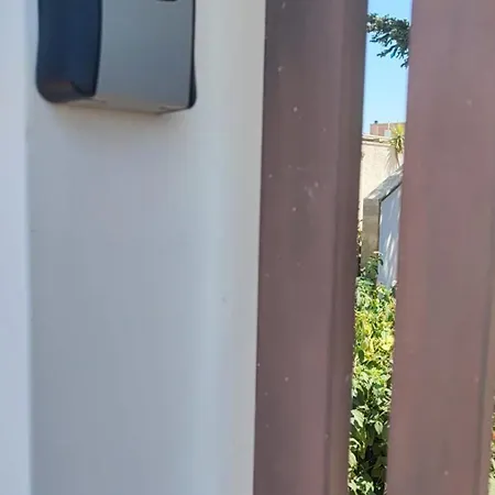 Private Lulu' With Balcony Salento בית אירוח