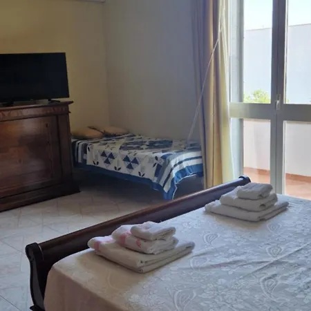 Private Lulu' With Balcony Salento בית אירוח צ'לינו סאן מרקו